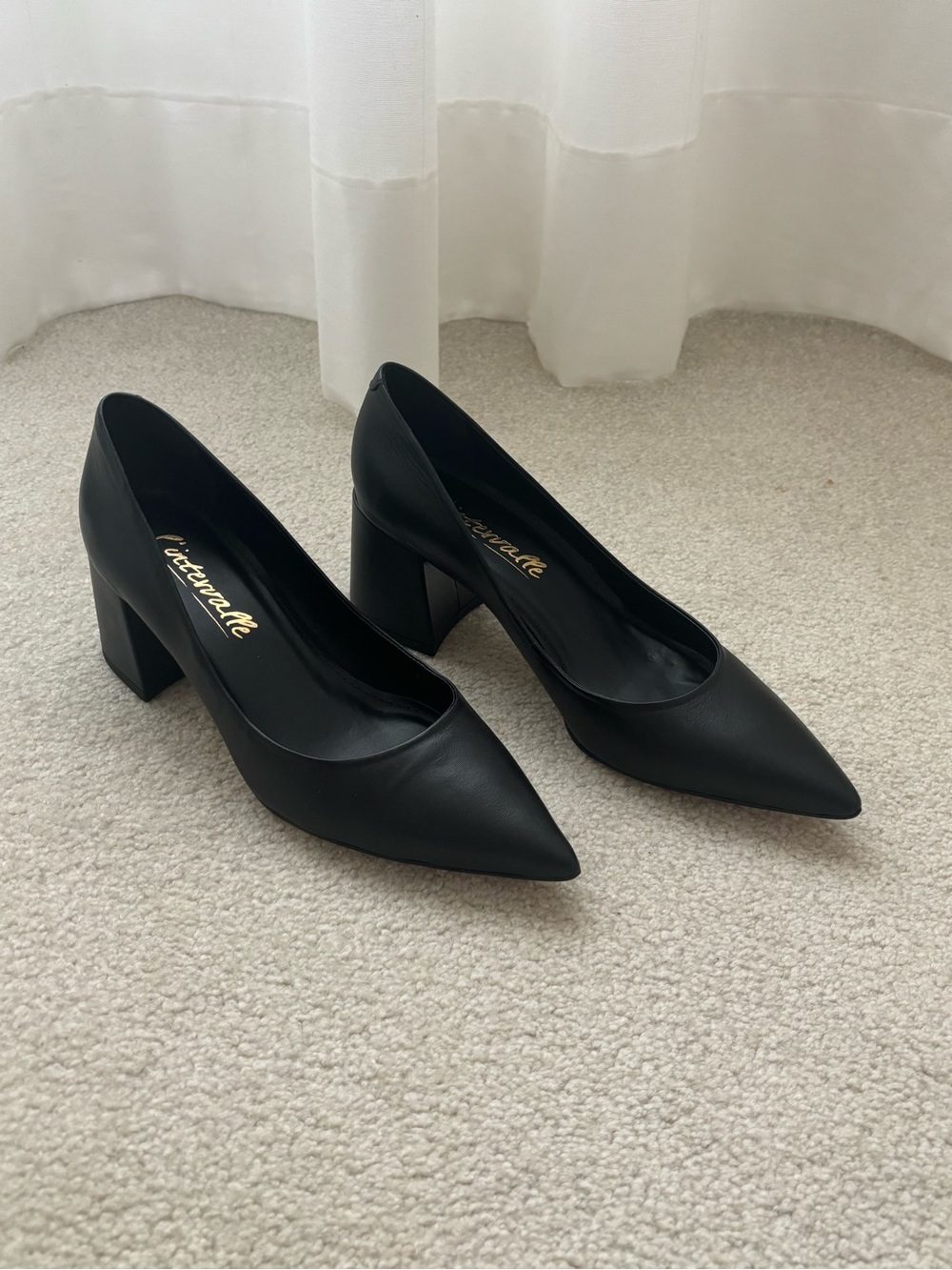 L'INTERVALLE Black Leather Pointed Block Heel Pumps